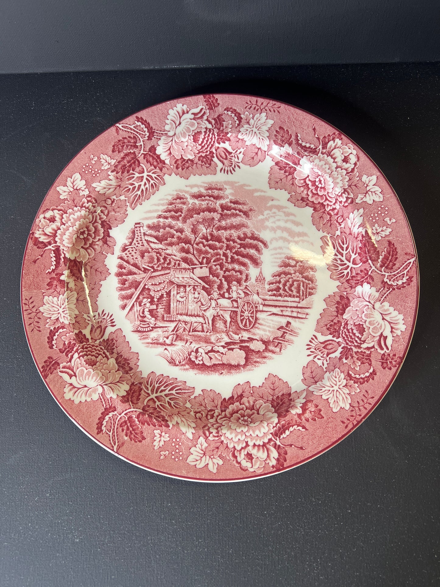 red detailed plate featuring a cottage horse and buggy