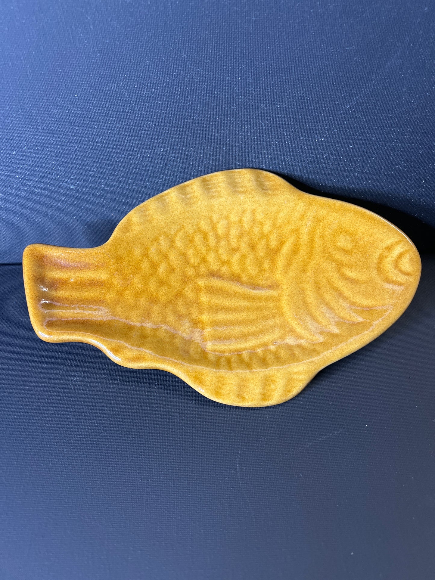 9" Fish Dish Mustard