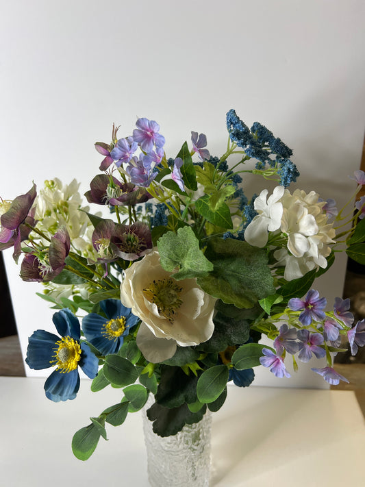 21" Hand Tied Bouquet Style # 10